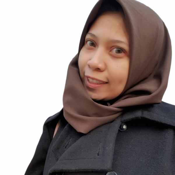 Photo of Shintya Utami (Indonesian woman wearing a brown hijab and a gray coat)