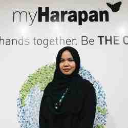 Photo of Nurfarini Binti Daing Abdul Rahman (Malaysian woman in black chador standing in front of the myHarapan logo)