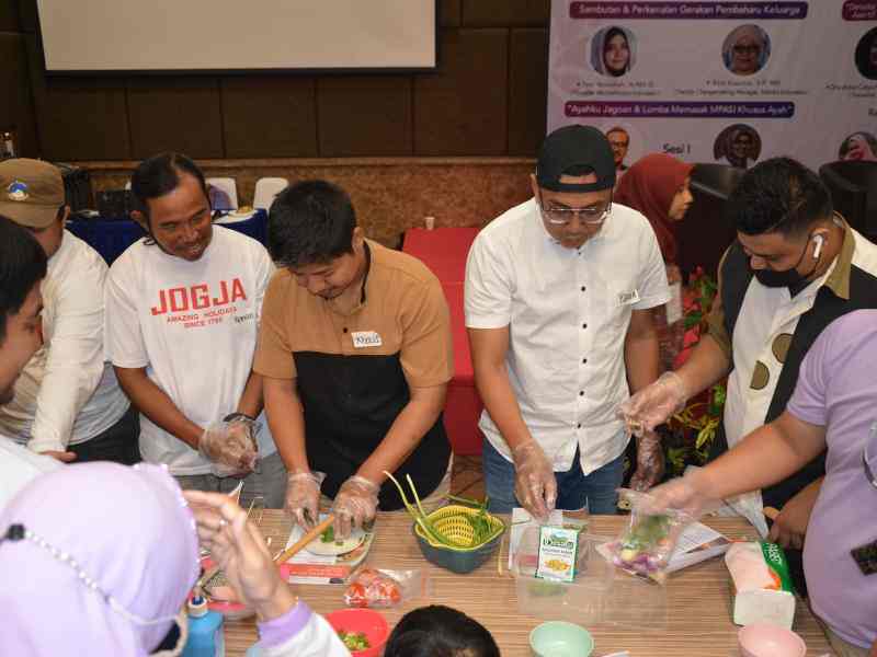 Indonesian men handling and chopping vegetables